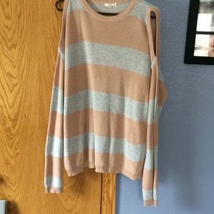 Sweater with opened sides